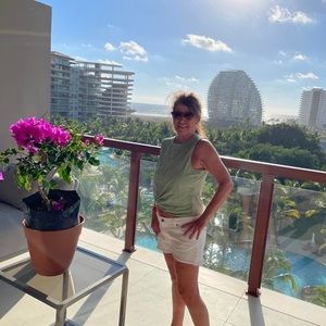 Meet your Posher, Suzanne